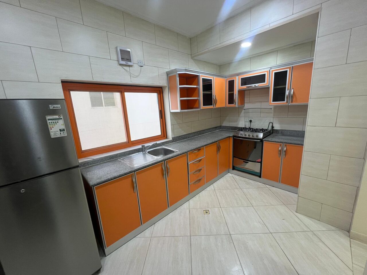 Burhama, Apartments, Flats, Houses & Villas, BHD 400/month,  Furnished,  3 BR,  Apartment For Rent In Burhama