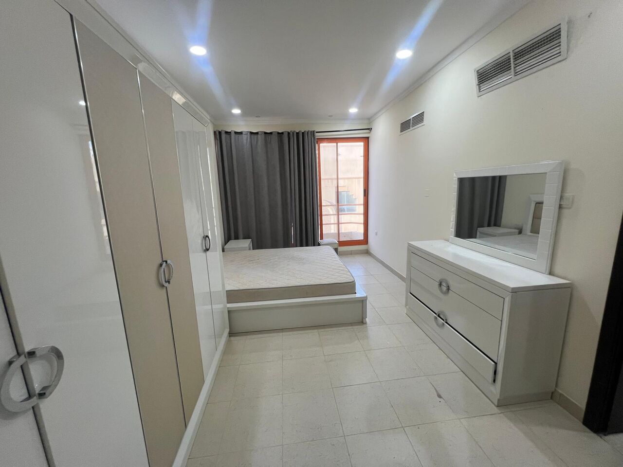 Burhama, Apartments, Flats, Houses & Villas, BHD 400/month,  Furnished,  3 BR,  Apartment For Rent In Burhama