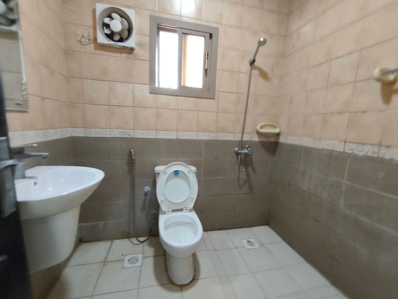 Manama, Apartments, Flats, Houses & Villas, BHD 220/year,  2 BR,  Um Al Hassam:- 2Bhk Unfurnished Flat On Rent With Ewa..