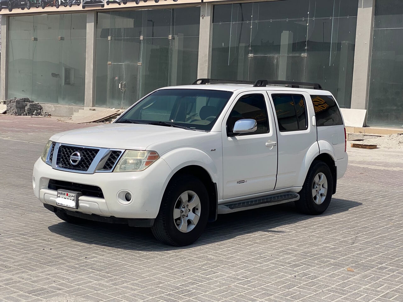Manama, Vehicles, Cars & Trucks , BHD 1150,  Nissan Pathfinder Armada,  2008,  Automatic,  196500 KM,  Nissan Pathfinder  (White)