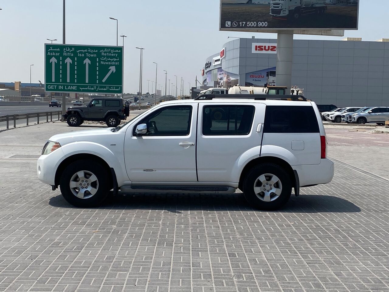 Manama, Vehicles, Cars & Trucks , BHD 1150,  Nissan Pathfinder Armada,  2008,  Automatic,  196500 KM,  Nissan Pathfinder  (White)