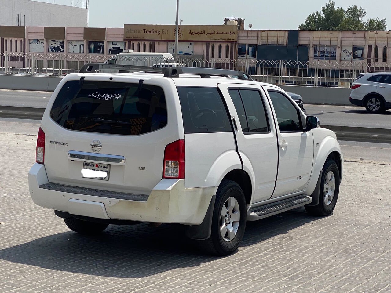 Manama, Vehicles, Cars & Trucks , BHD 1150,  Nissan Pathfinder Armada,  2008,  Automatic,  196500 KM,  Nissan Pathfinder  (White)