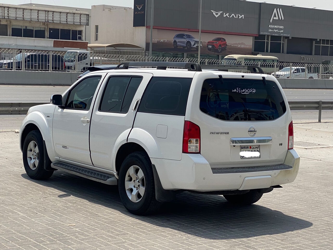Manama, Vehicles, Cars & Trucks , BHD 1150,  Nissan Pathfinder Armada,  2008,  Automatic,  196500 KM,  Nissan Pathfinder  (White)