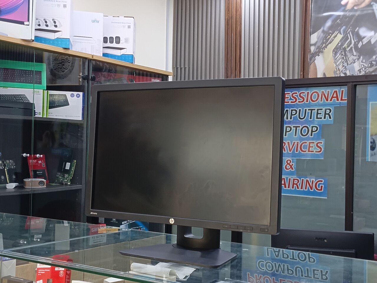 Riffa, Computers, BHD 27,  HP Z Display Z24i IPS Gen 2 Panel | 24" Full HD Professional Monitor &ndash; 27 BD