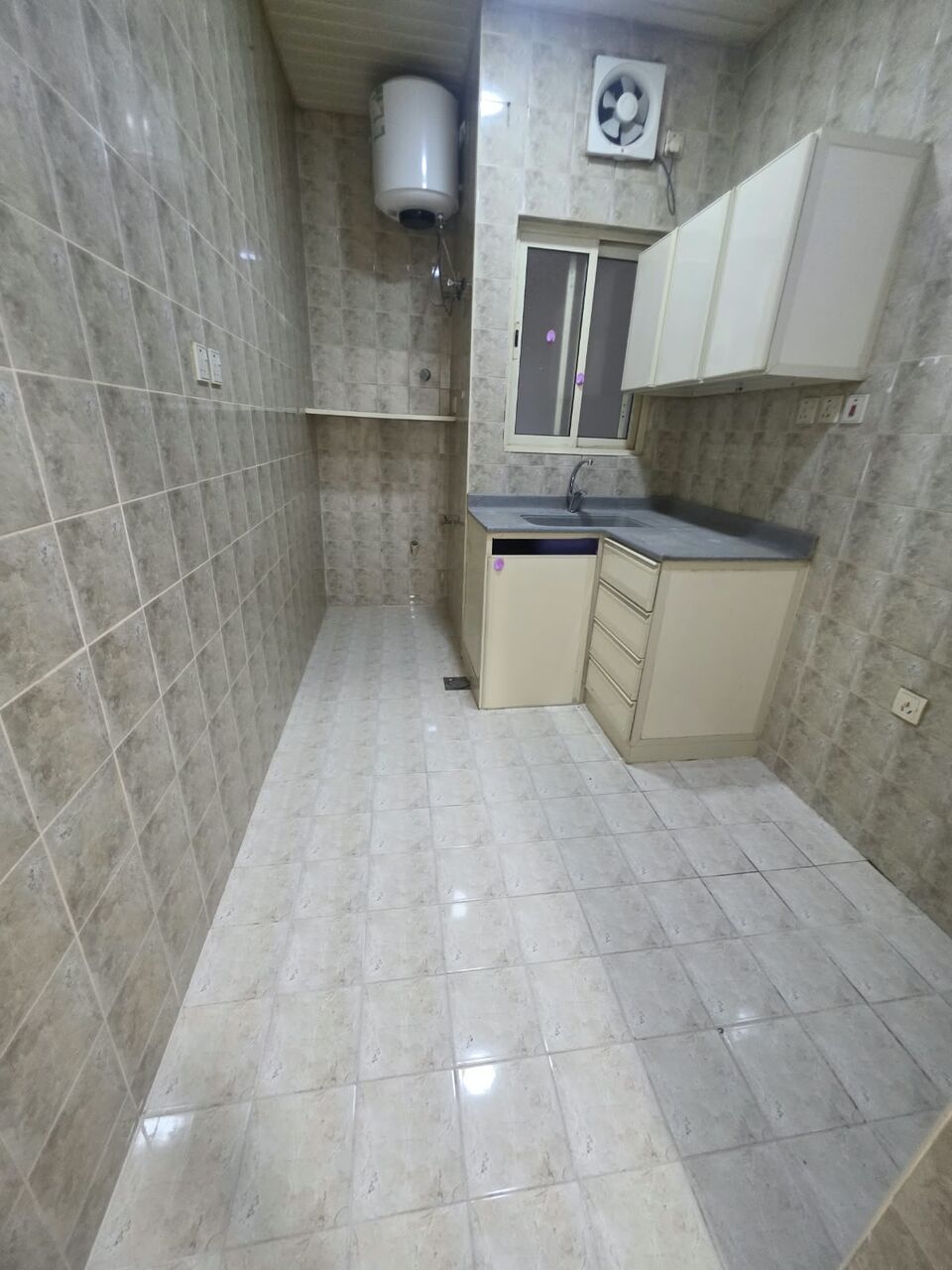 Khobar, Apartments, Flats, Houses & Villas, SAR 19600/year,  2 BR,  Consists Of:- 2 Bedrooms, A Living Room ,  1 Bathrooms, And A Kitchen,   Second Floor   El