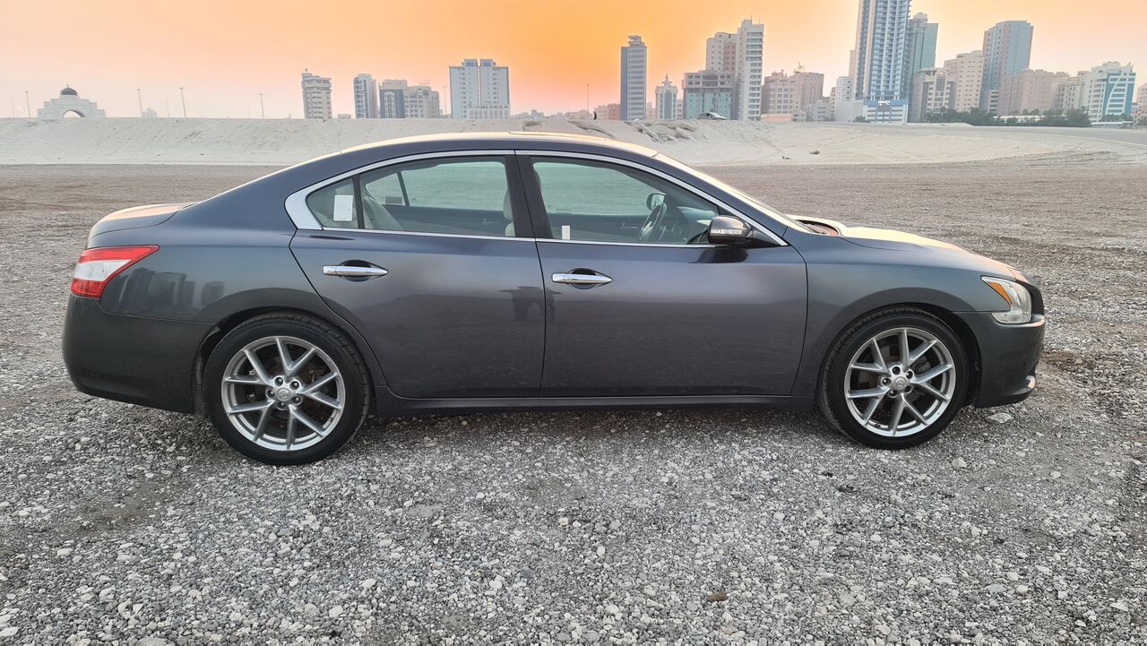 Juffair, Vehicles, Cars & Trucks , BHD 1250,  Nissan Maxima,  2011,  Automatic,  180 KM,   Full Option Instalments Option Available