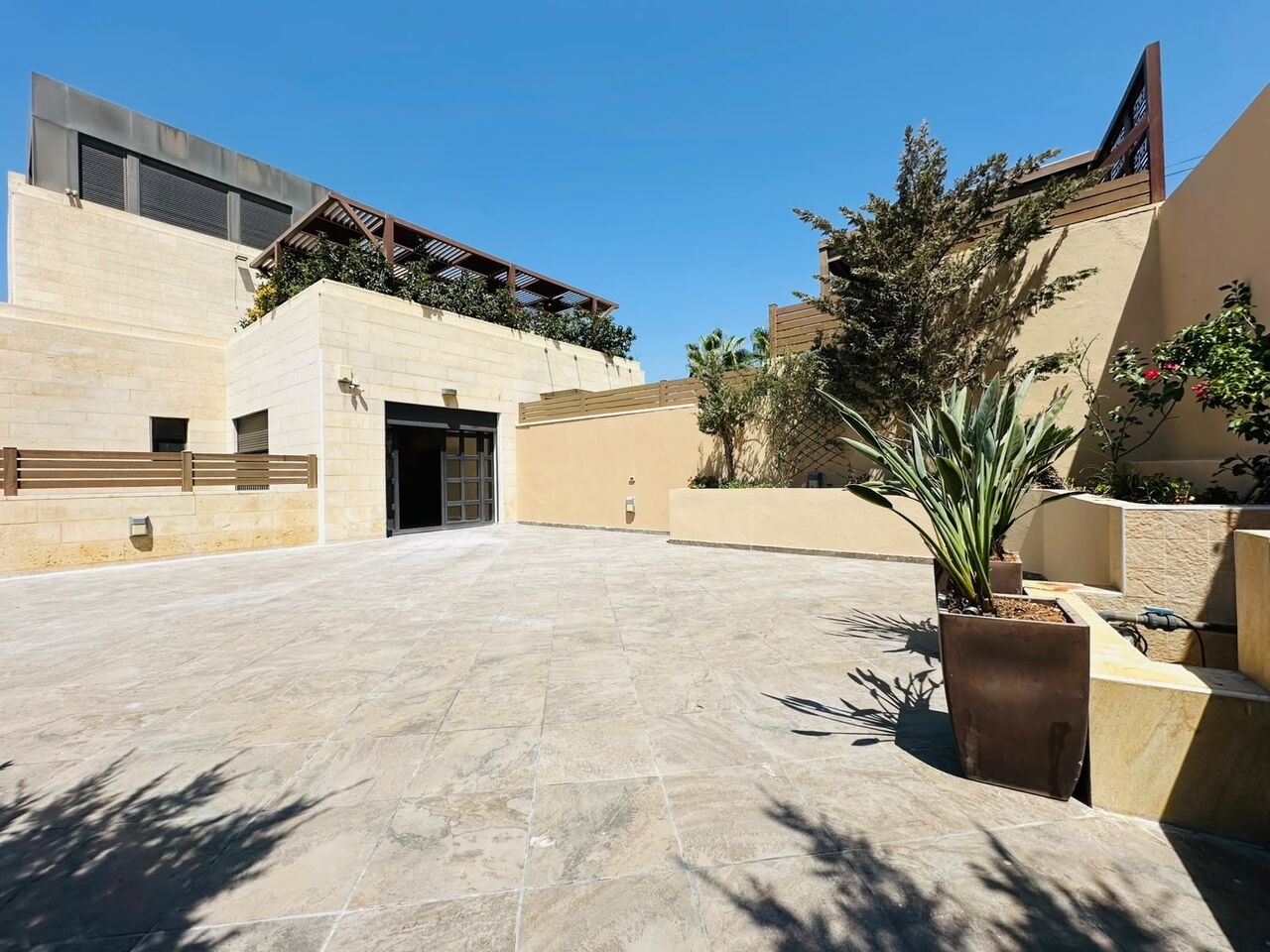 Abdoun, Apartments, Flats, Houses & Villas, JOD 30000/year,  3 BR,  300 Sq. Meter,  Apartments For Rent
