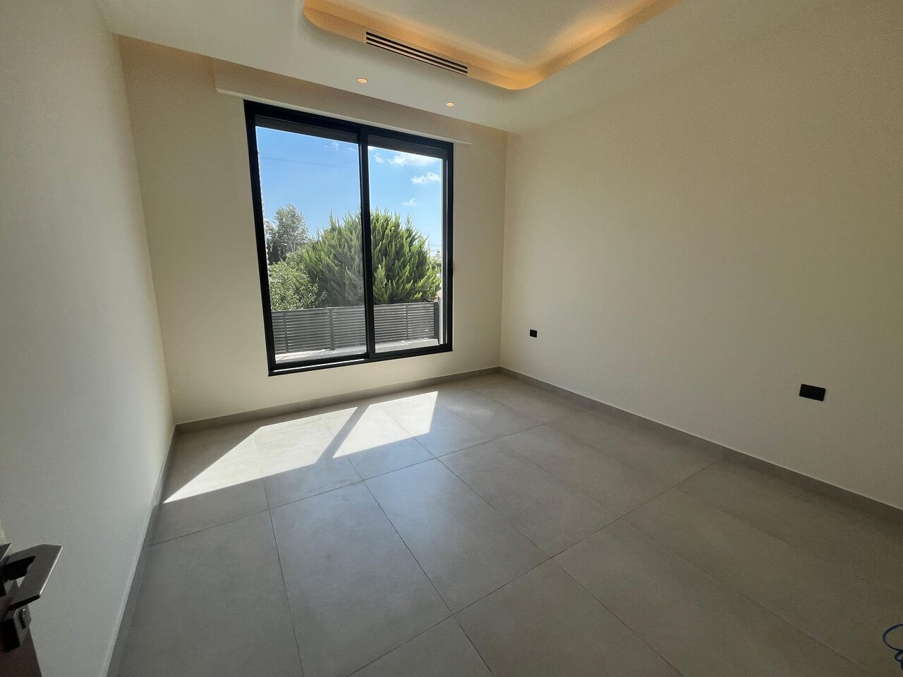 Abdoun, Apartments, Flats, Houses & Villas, JOD 40000/year,  4 BR,  290 Sq. Meter,  Ground Floor Apartment For Rent