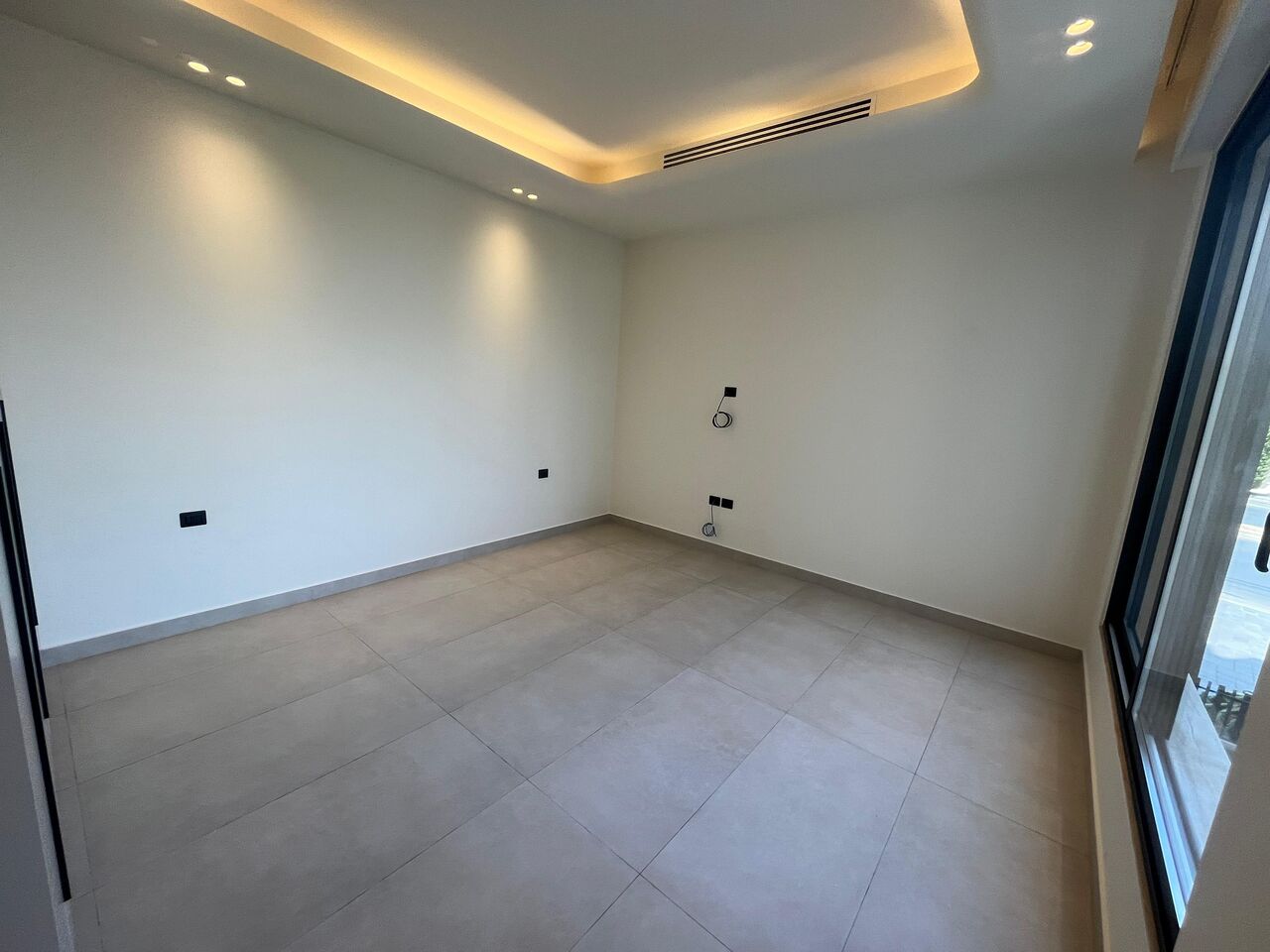 Abdoun, Apartments, Flats, Houses & Villas, JOD 40000/year,  4 BR,  290 Sq. Meter,  Ground Floor Apartment For Rent