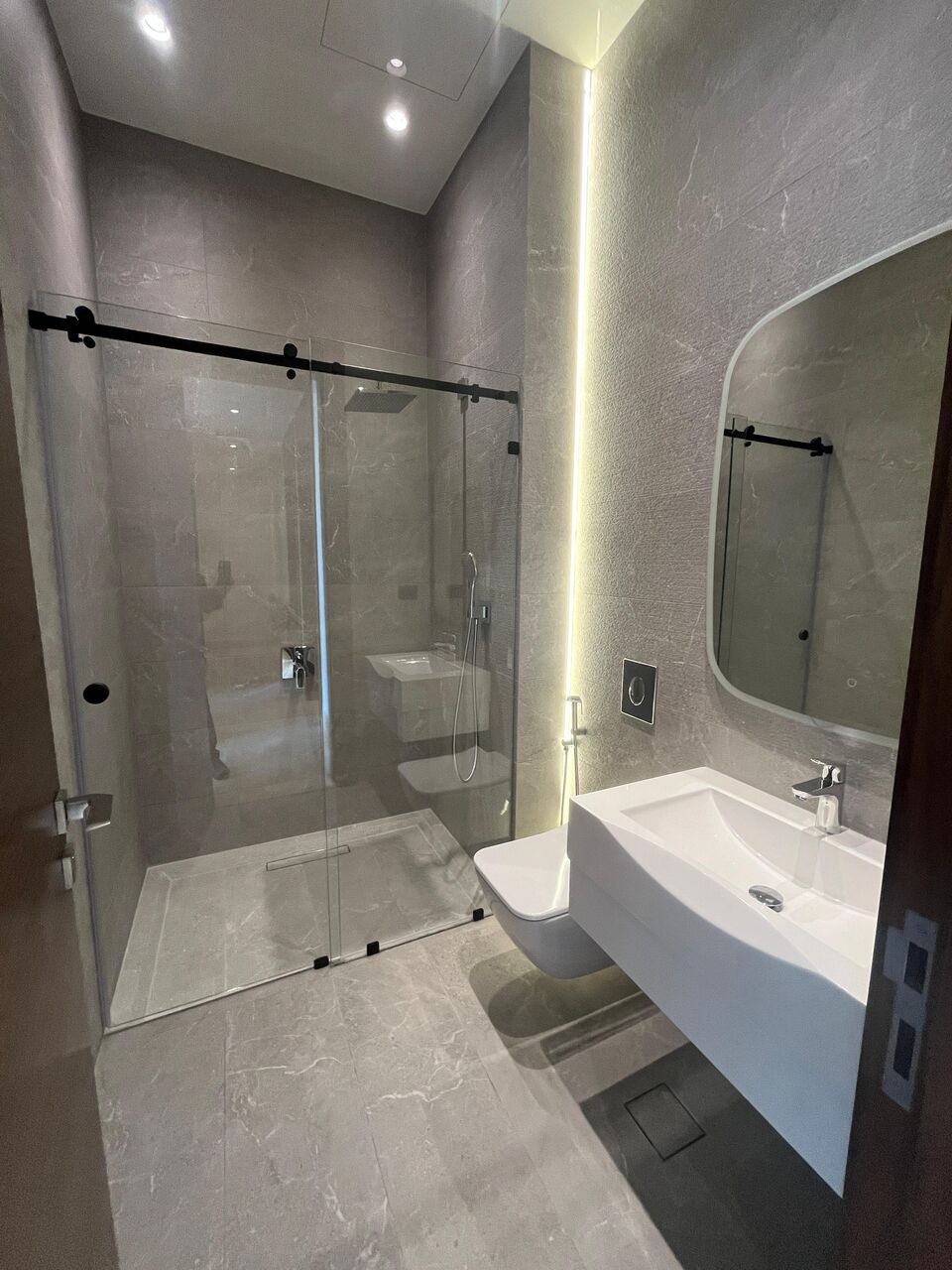 Abdoun, Apartments, Flats, Houses & Villas, JOD 40000/year,  4 BR,  290 Sq. Meter,  Ground Floor Apartment For Rent