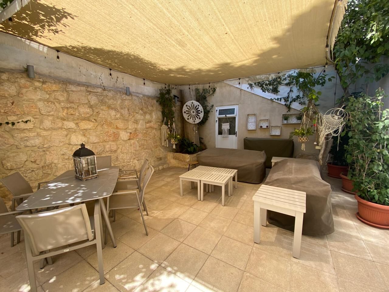 Abdoun, Apartments, Flats, Houses & Villas, JOD 26000/year,  3 BR,  300 Sq. Meter,  Ground Floor Apartment For Rent