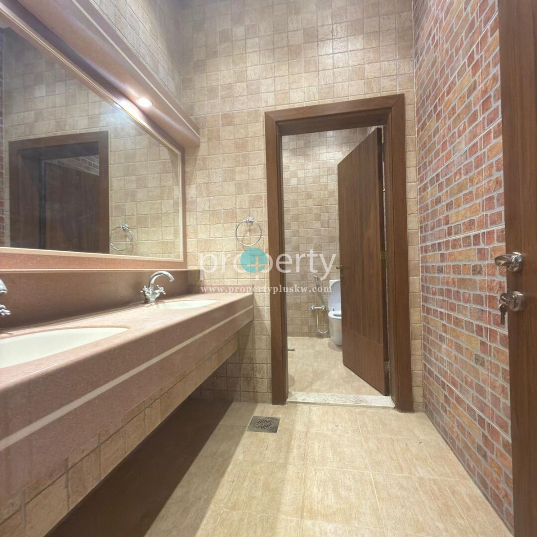 Kuwait City, Villas, KWD 3500,  Spacious Family Villa For Rent In Jabriya