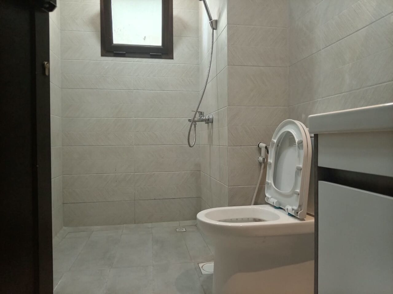 Adliya, Apartments, Flats, Houses & Villas, BHD 330/year,  2 BR,  Fully Furnished 2BHK Flat For Rent In Adliya With Ewa