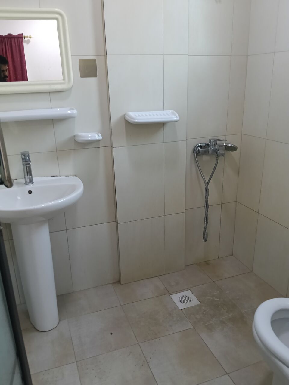 Salmaniya, Apartments, Flats, Houses & Villas, BHD 200/month,  1 BR,  1 Bedroom Unfurnished Flat For Rent With Ewa
