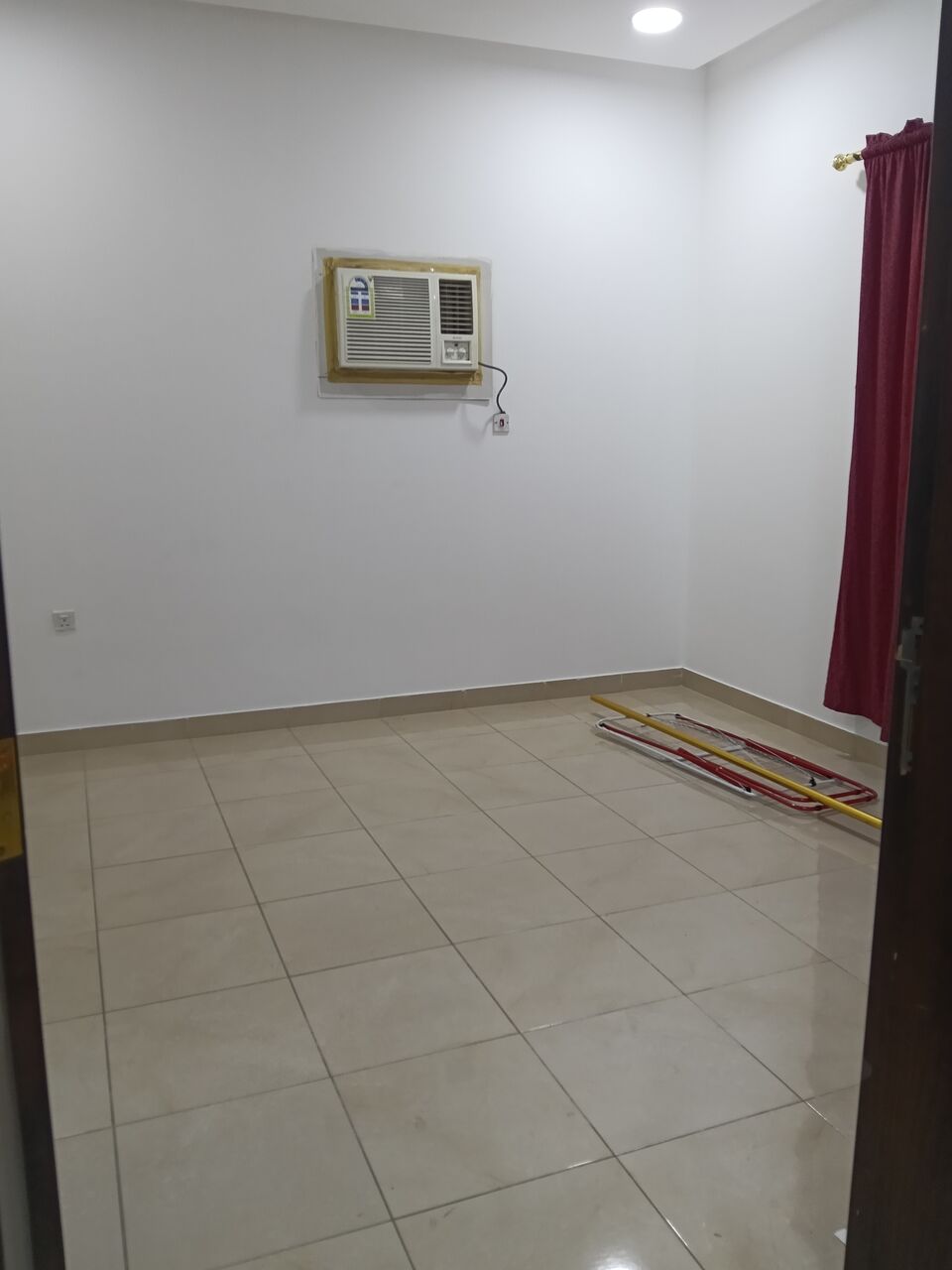 Salmaniya, Apartments, Flats, Houses & Villas, BHD 200/month,  1 BR,  1 Bedroom Unfurnished Flat For Rent With Ewa
