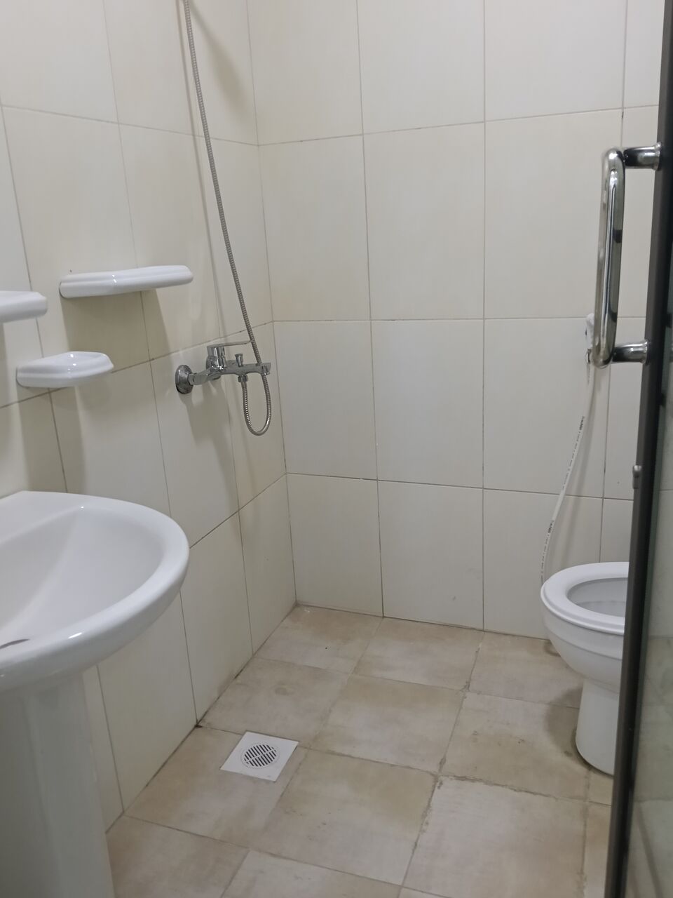 Salmaniya, Apartments, Flats, Houses & Villas, BHD 200/month,  1 BR,  1 Bedroom Unfurnished Flat For Rent With Ewa