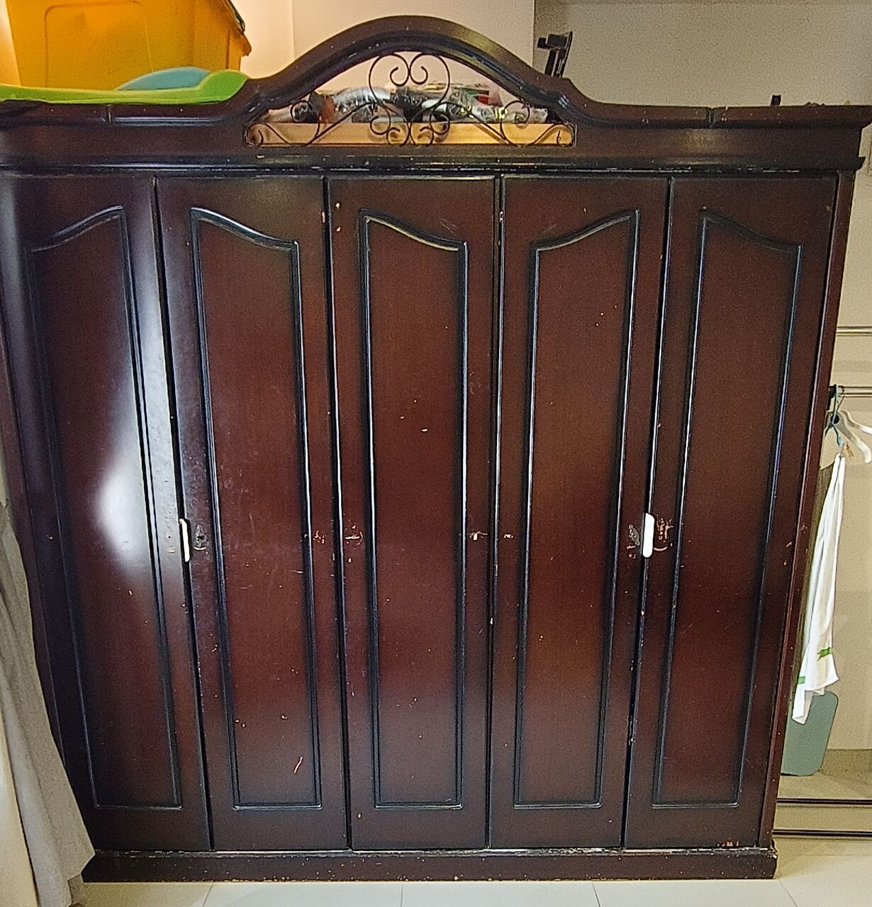 Hidd, Furniture, BHD 35,  دولاب كبير خمس ابواب - Big Cupboard 5 Door