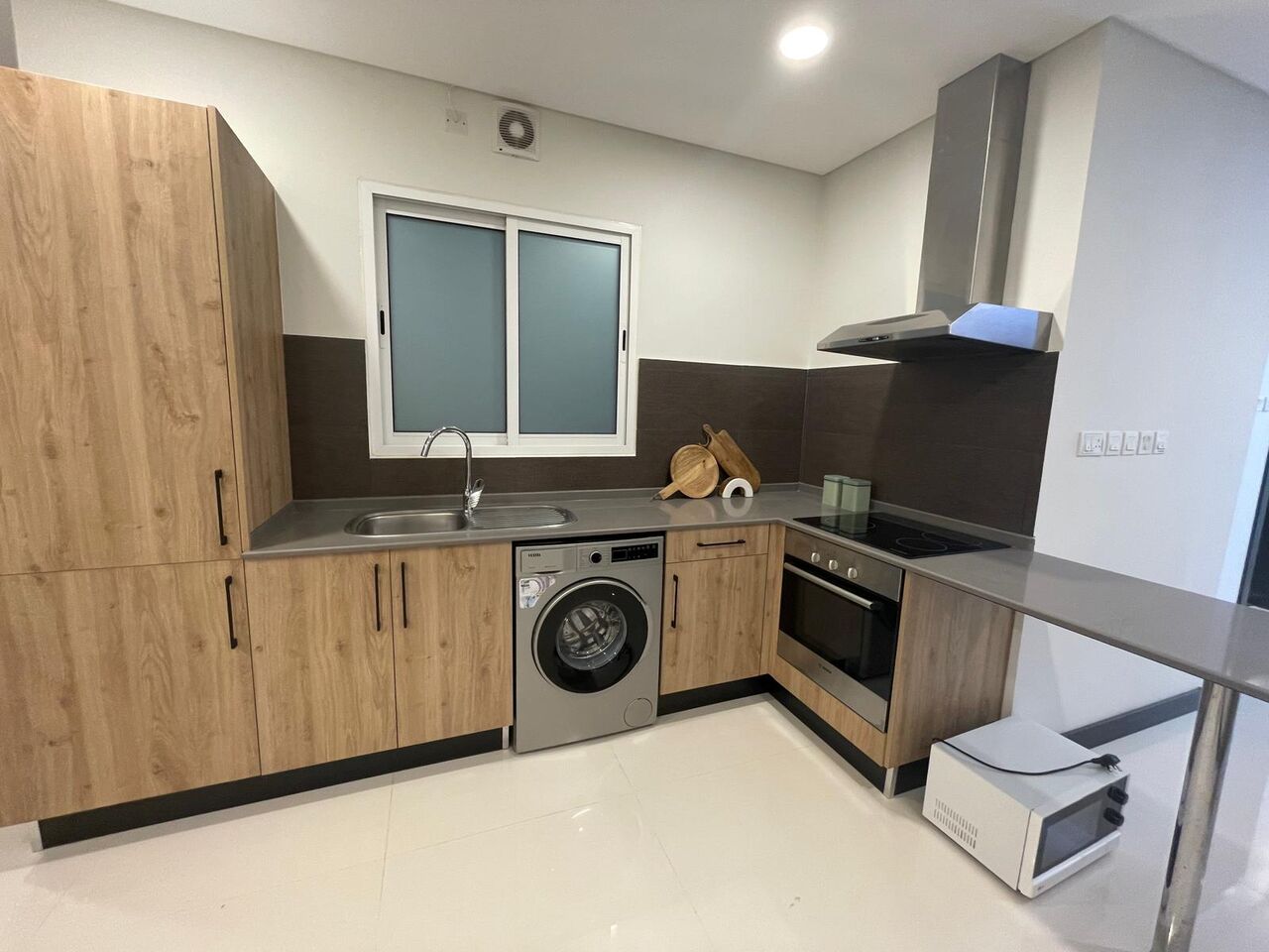 Manama, Apartments, Flats, Houses & Villas, BHD 500/month,  2 BR,  120 Sq. Meter,  2BHK Furnished Apartment In Seef