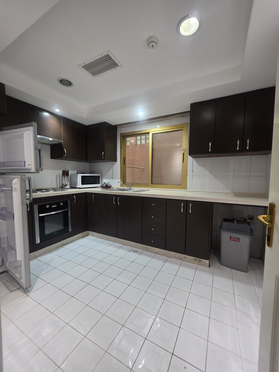Juffair, Apartments, Flats, Houses & Villas, BHD 425/month,  2 BR,  £2BATHROOM Hall Kitchen With Electricity Fully Furnished Car Parking