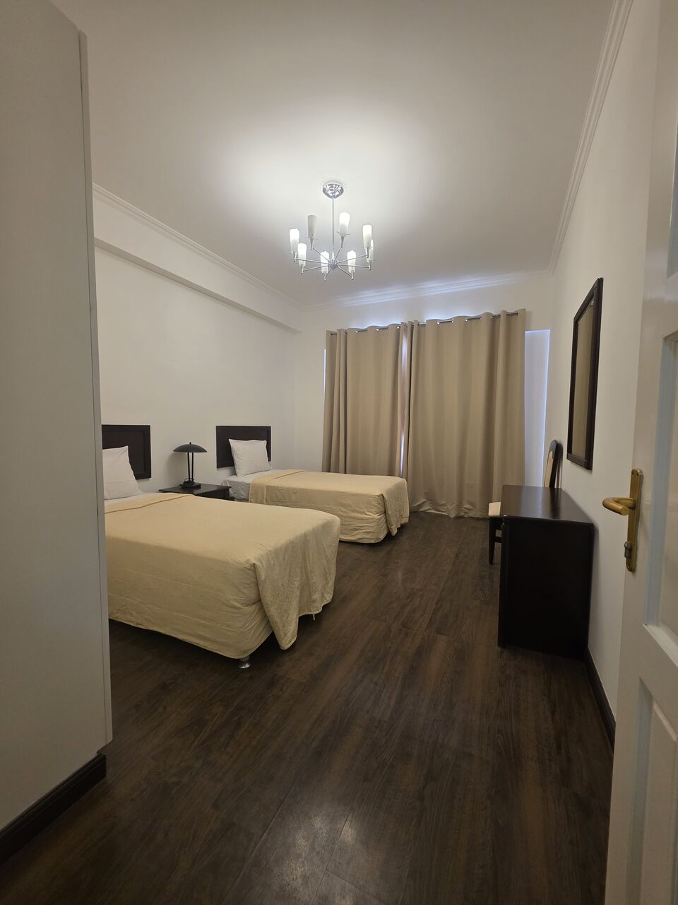 Juffair, Apartments, Flats, Houses & Villas, BHD 425/month,  2 BR,  £2BATHROOM Hall Kitchen With Electricity Fully Furnished Car Parking