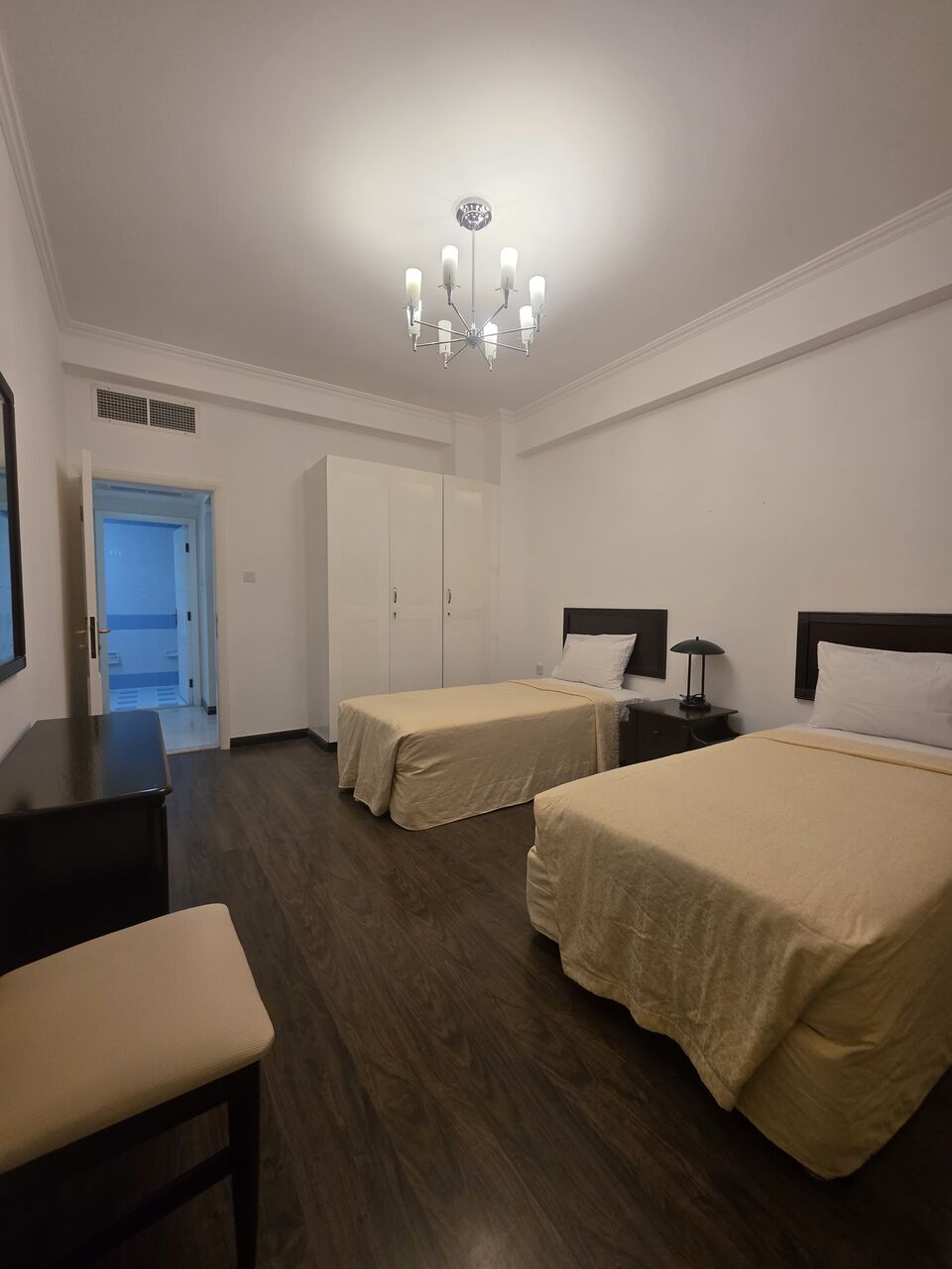 Juffair, Apartments, Flats, Houses & Villas, BHD 425/month,  2 BR,  £2BATHROOM Hall Kitchen With Electricity Fully Furnished Car Parking