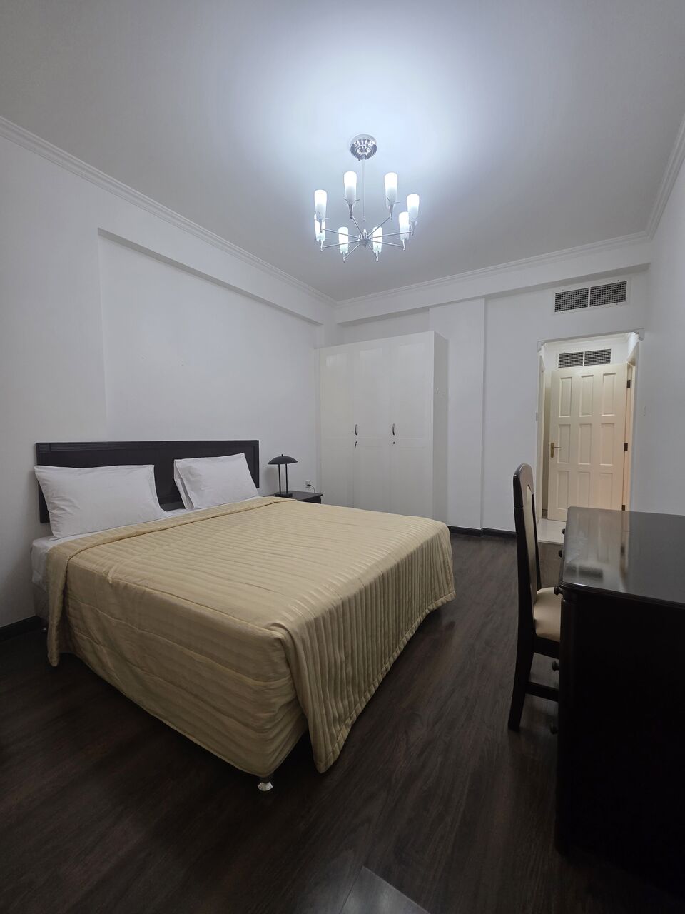 Juffair, Apartments, Flats, Houses & Villas, BHD 425/month,  2 BR,  £2BATHROOM Hall Kitchen With Electricity Fully Furnished Car Parking