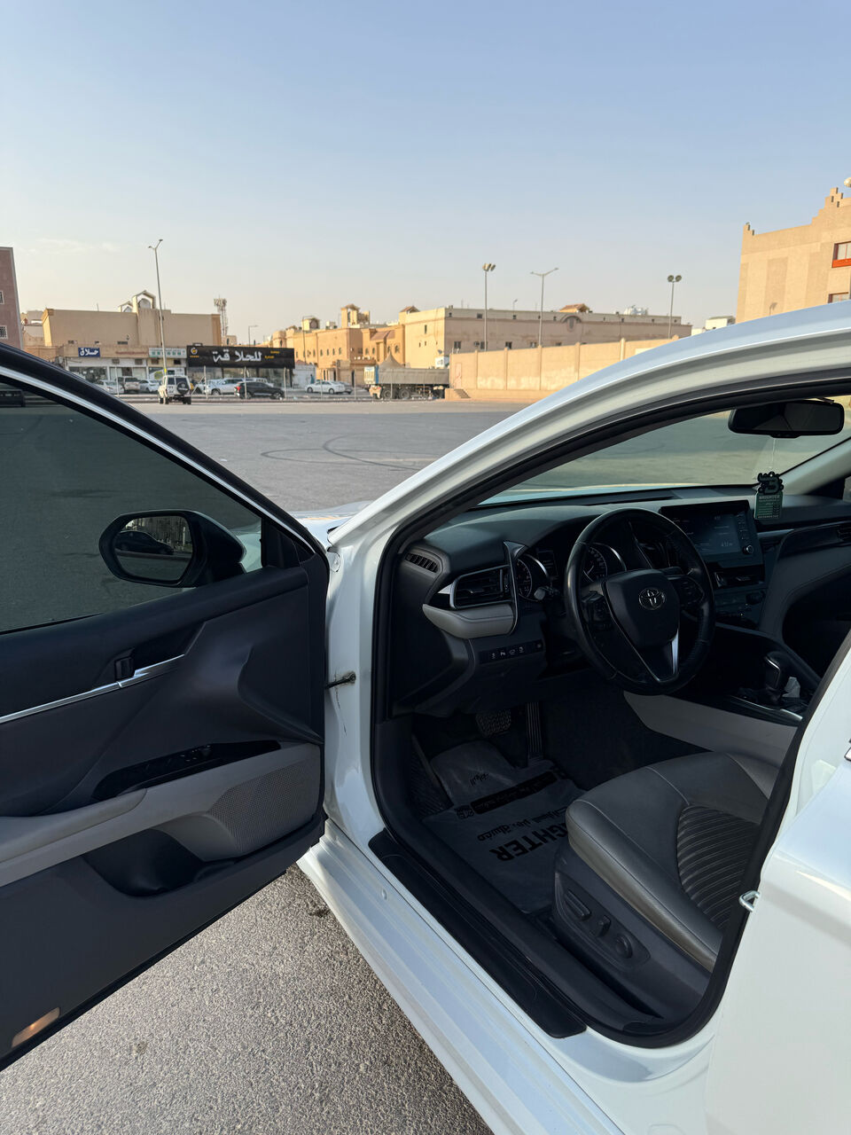 Riyadh, Vehicles, Cars & Trucks , SAR 179000,  Toyota Camry,  2021,  Automatic,  157000 KM,   Camry, Fully Loaded, Top Of The Line, 157,000 Km, Price: 79,000