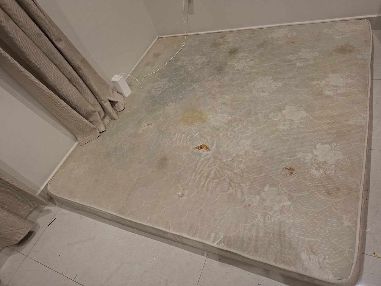 Al Rakah Al Shamaliyah, Household Items, Take Free Mattress