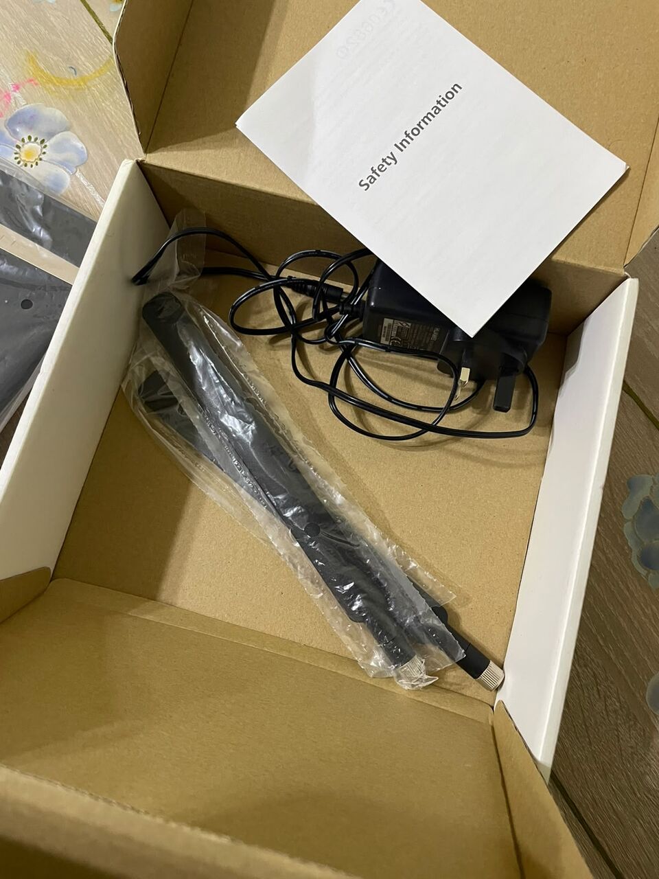 Al Wizarat, Computers, SAR 150,  HUAWEI B525 4G CPE Router, Up To 300 Mbps, Up To 64 Devices, Dual Band (2.4 GHz/5 GHz), Wi