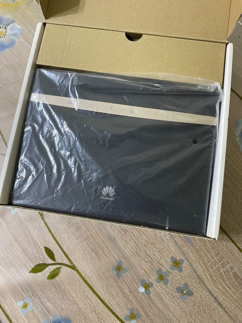 Al Wizarat, Computers, SAR 150,  HUAWEI B525 4G CPE Router, Up To 300 Mbps, Up To 64 Devices, Dual Band (2.4 GHz/5 GHz), Wi