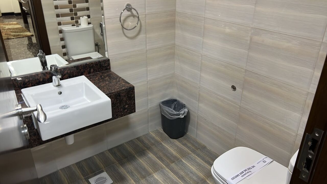Juffair, Apartments, Flats, Houses & Villas, BHD 475/month,  Furnished,  2 BR,  Amazing Flat With Two Attached Washroom. Building Has Jacuzzi