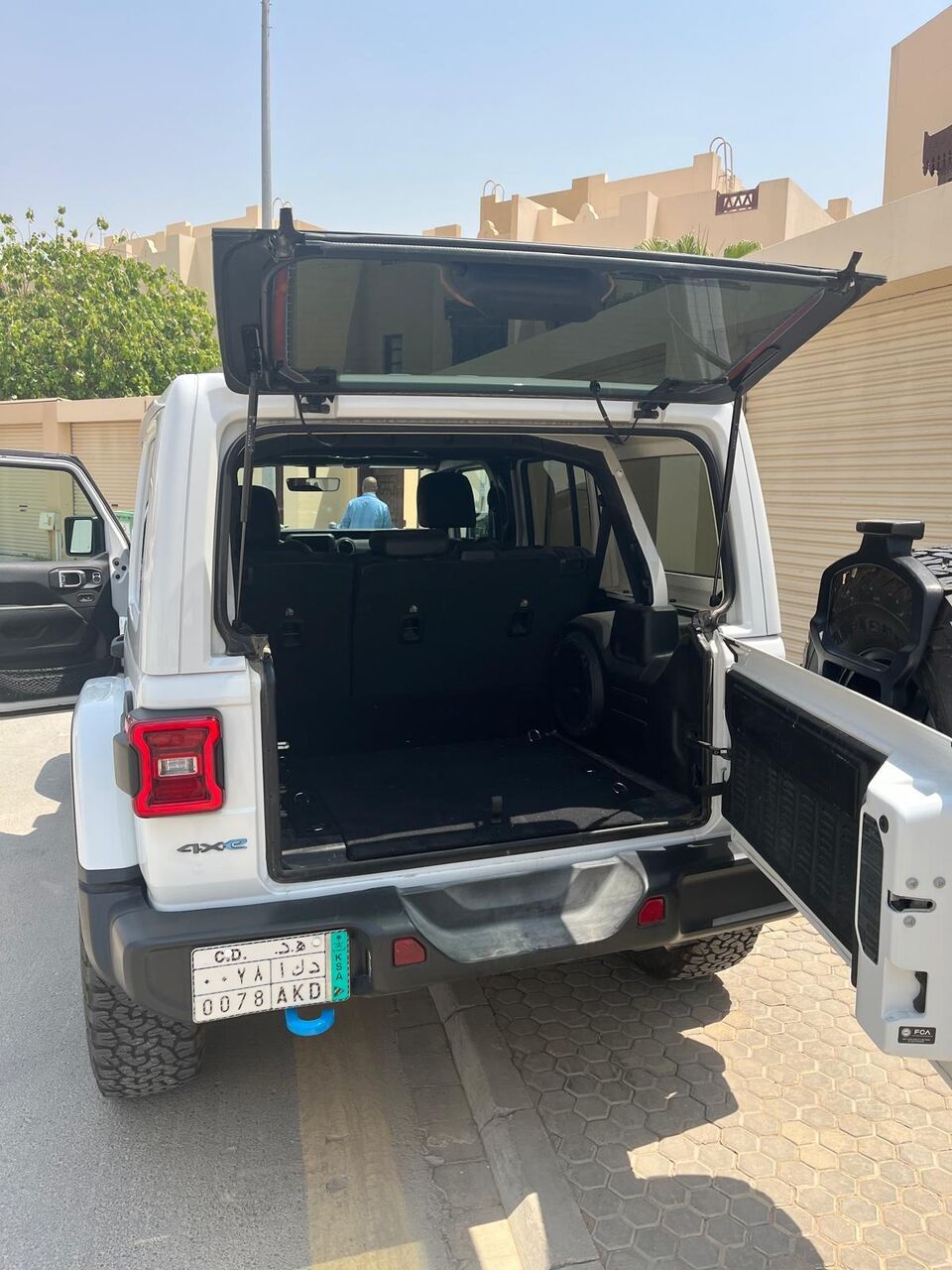 Riyadh, Vehicles, Cars & Trucks , SAR 170,  Wrangler Rubicon 4Xe,  2023,  Automatic,  29000 KM,    PHEV