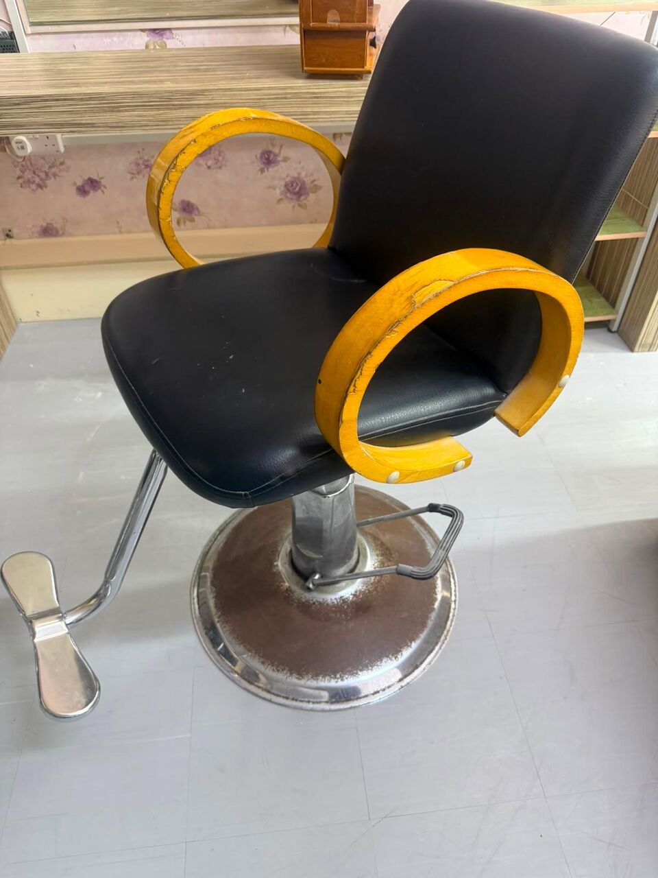 Manama, Furniture, BHD 20,  Salon Chair And Sofa