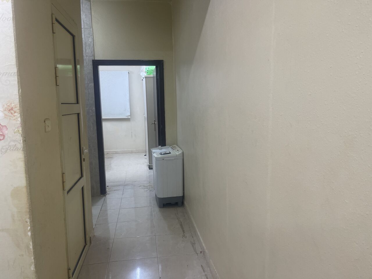 Riyadh, Apts/Flats Wanted, SAR 2000/month,  1 BR,  1 Sq. Meter,  Family Room