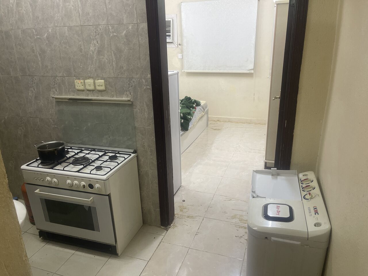 Riyadh, Apts/Flats Wanted, SAR 2000/month,  1 BR,  1 Sq. Meter,  Family Room
