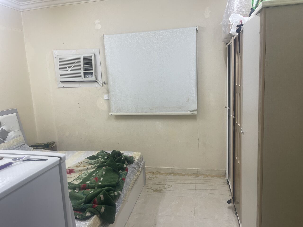 Riyadh, Apts/Flats Wanted, SAR 2000/month,  1 BR,  1 Sq. Meter,  Family Room