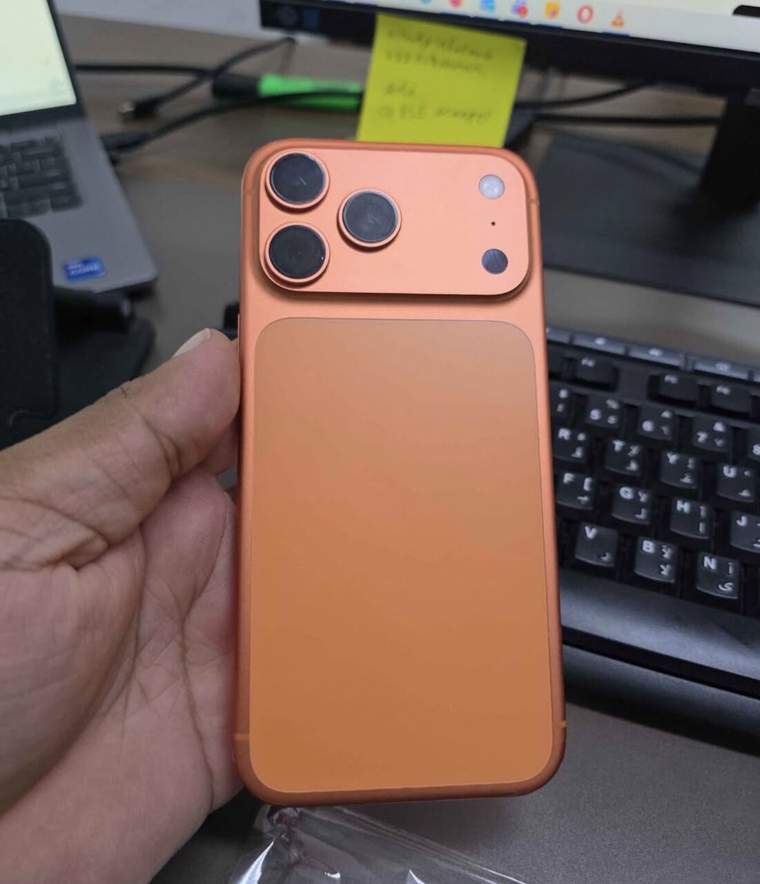Jubail, Mobile Phones, SAR 4300,  IPhone 17 Pro Max - 256 GB - Orange 10/10 Condition