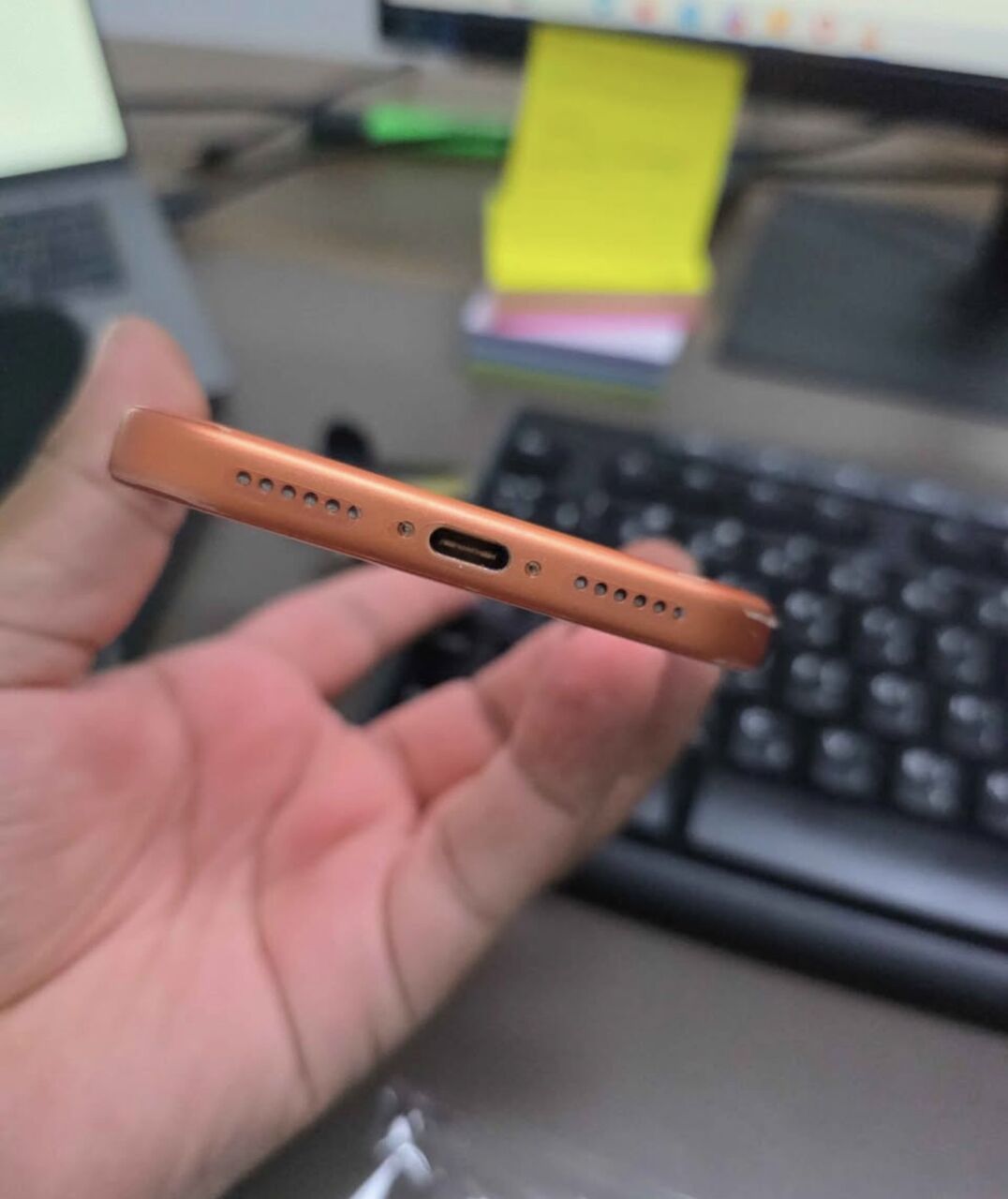 Jubail, Mobile Phones, SAR 4300,  IPhone 17 Pro Max - 256 GB - Orange 10/10 Condition