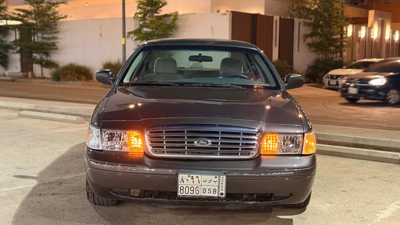 Riyadh, Vehicles, Cars & Trucks , SAR 40000,  Ford Crown Victoria,  2010,  Automatic,  105000 KM,  For Sale: