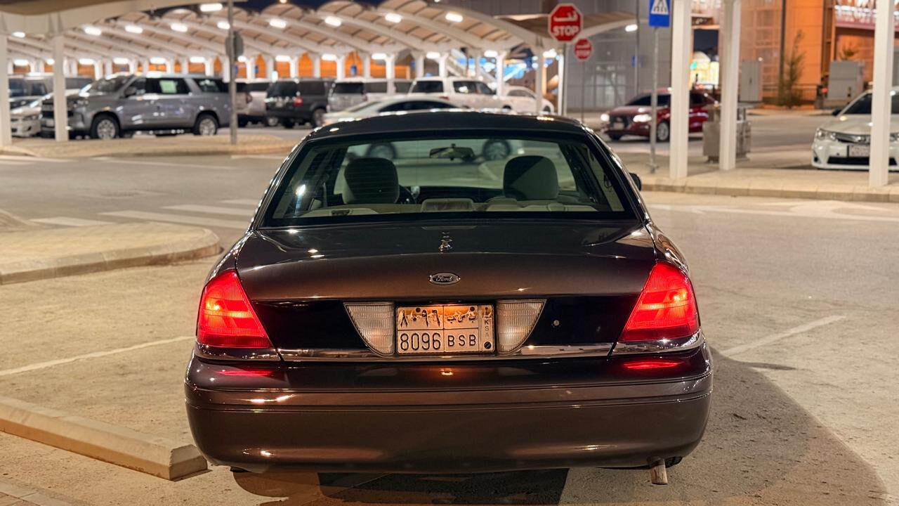 Riyadh, Vehicles, Cars & Trucks , SAR 40000,  Ford Crown Victoria,  2010,  Automatic,  105000 KM,  For Sale: