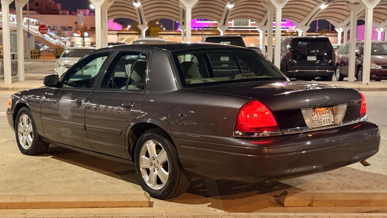 Riyadh, Vehicles, Cars & Trucks , SAR 40000,  Ford Crown Victoria,  2010,  Automatic,  105000 KM,  For Sale: