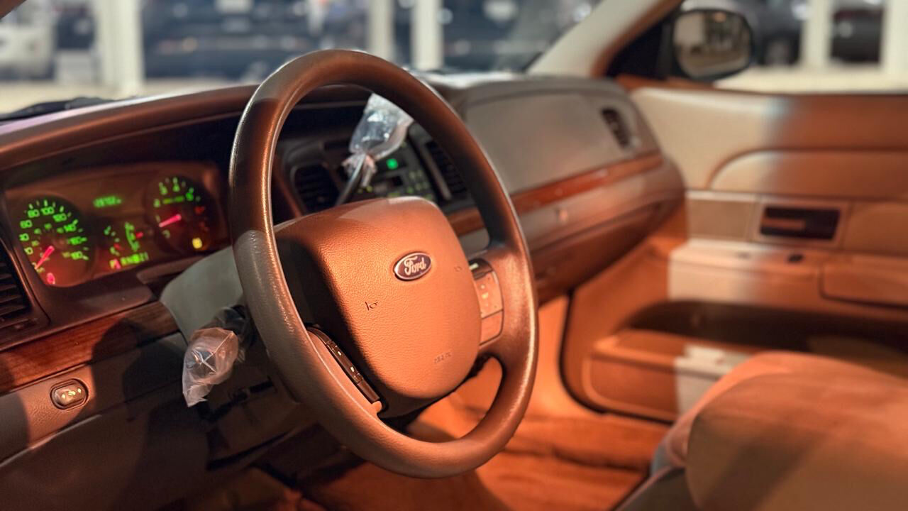Riyadh, Vehicles, Cars & Trucks , SAR 40000,  Ford Crown Victoria,  2010,  Automatic,  105000 KM,  For Sale: