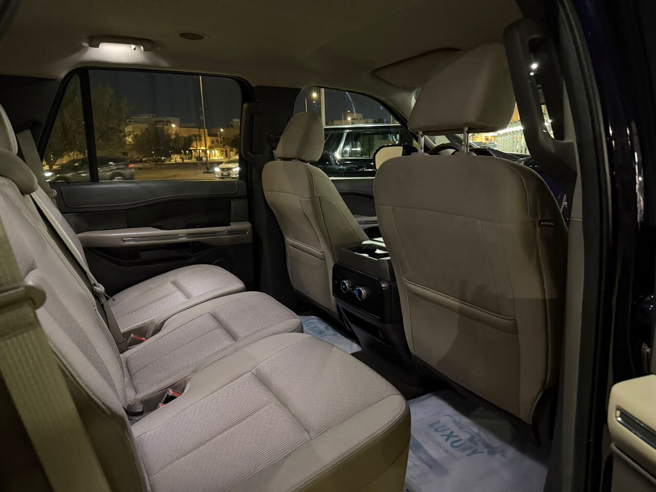 Riyadh, Vehicles, Cars & Trucks , SAR 118000,  Ford Expedition,  2021,  Automatic,  90000 KM,  For Sale: