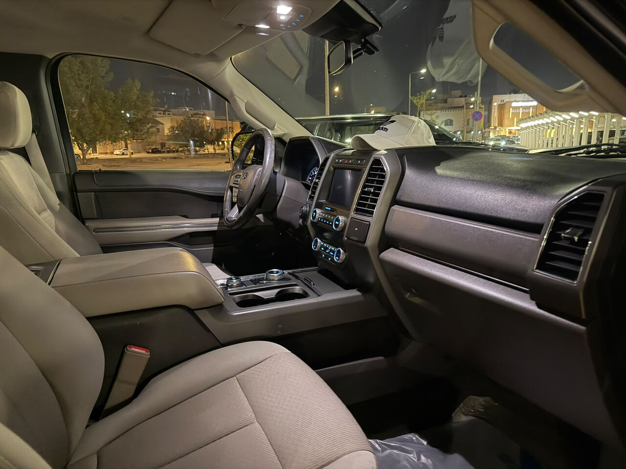 Riyadh, Vehicles, Cars & Trucks , SAR 118000,  Ford Expedition,  2021,  Automatic,  90000 KM,  For Sale: