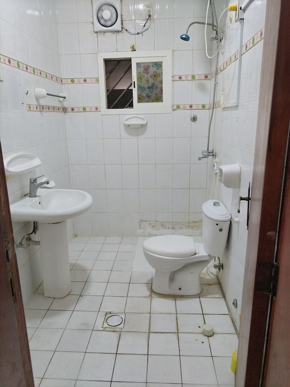 Khobar, Apartments, Flats, Houses & Villas, SAR 20000/year,  3 BR,  Family Apartment For Rent (3 Rooms, Hall, Two Bathrooms, Kitchen, Two Entrances To The Flo