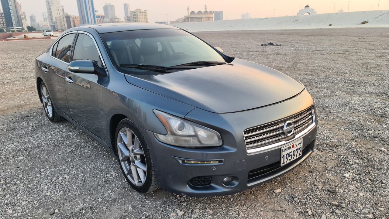Juffair, Vehicles, Cars & Trucks , BHD 1250,  Nissan Maxima,  2011,  Automatic,  273 KM,   Full Option Instalments Option Available