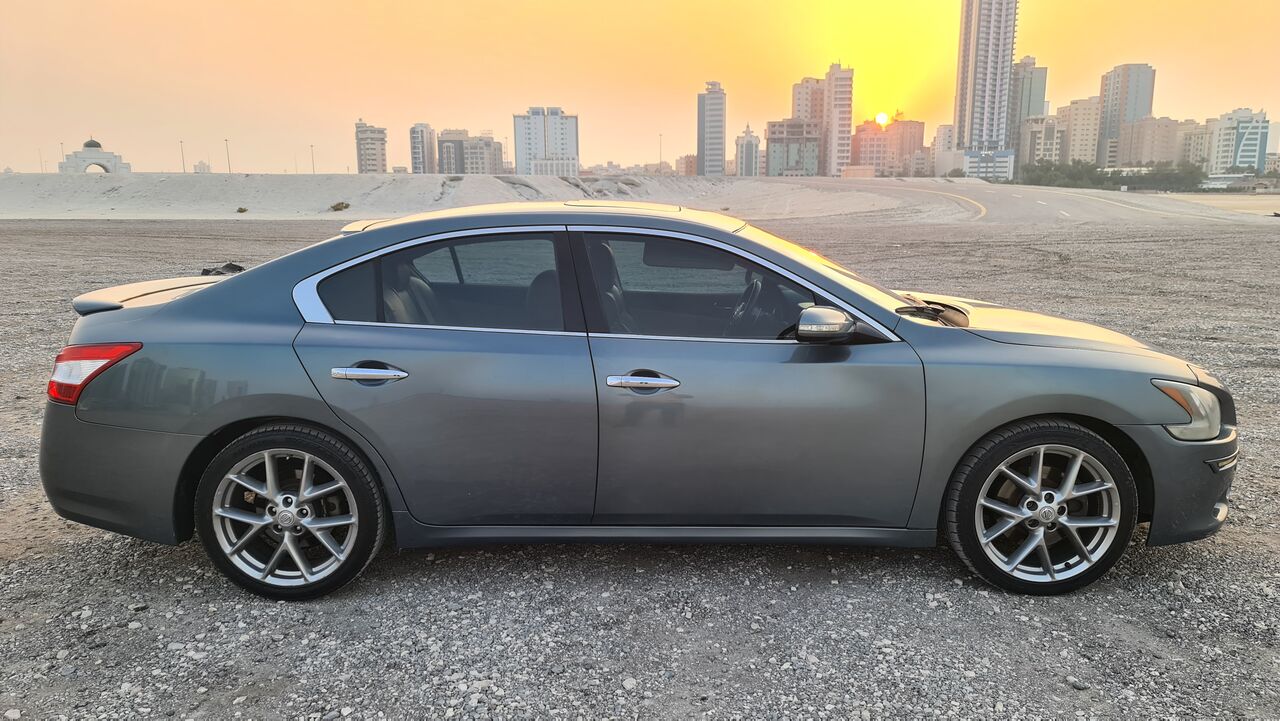 Juffair, Vehicles, Cars & Trucks , BHD 1250,  Nissan Maxima,  2011,  Automatic,  273 KM,   Full Option Instalments Option Available