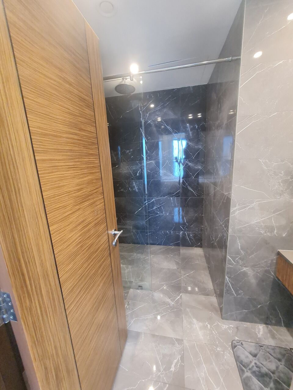 Juffair, Apartments, Flats, Houses & Villas, BHD 350/month,  1 BR,  Luxury Sea View Apartment In Juffair