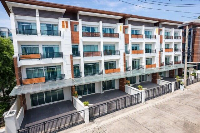 Bangkok, Villas, THB 48999,  28 Sq. Feet,  พาราไดซ์ พาร์ค 400 ม. ศรีนครินทร์ 42-48 ทาวน์