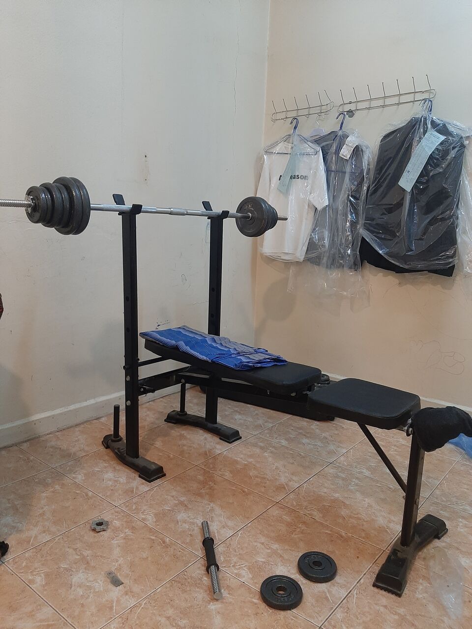 Jubail, Sporting Goods, SAR 600,  Gym Set Bench And Weights 50kg